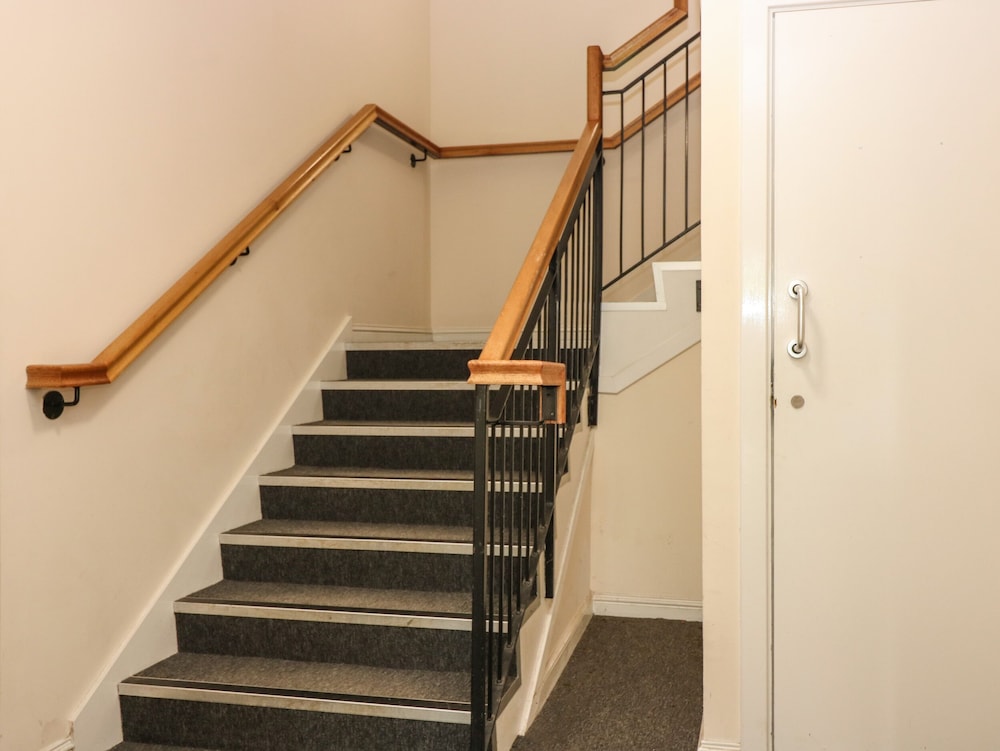 11 Ambleside Court