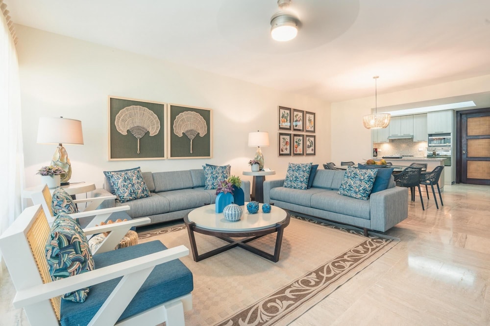Beachfront Apartment With Jacuzzi at Portilo KA view 2