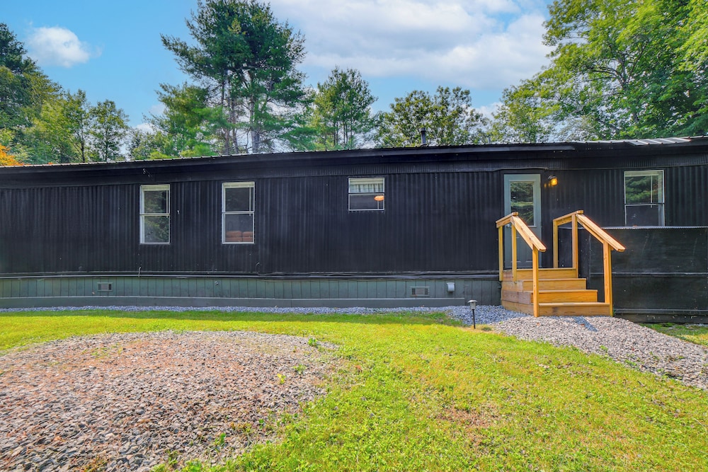 Peaceful Brookside Getaway ~10 Mi to Okemo Slopes!