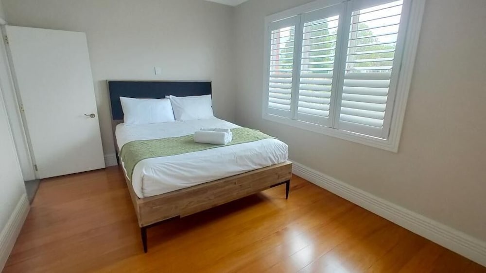 3min to beach 4 bedroom villa