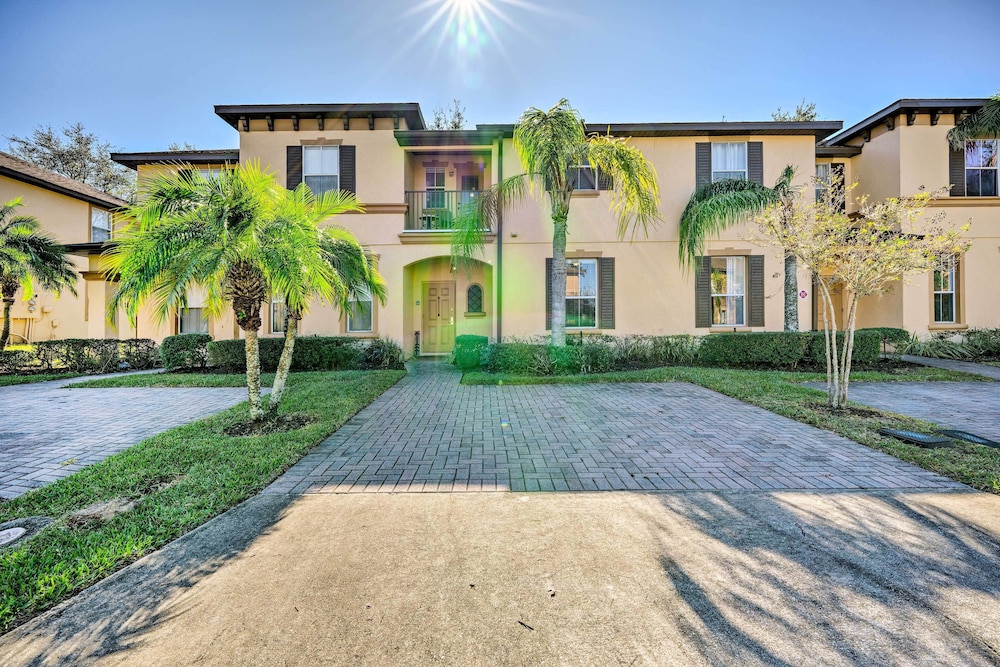 9 Mi to Disney: Davenport Townhome w/ Resort Pool!