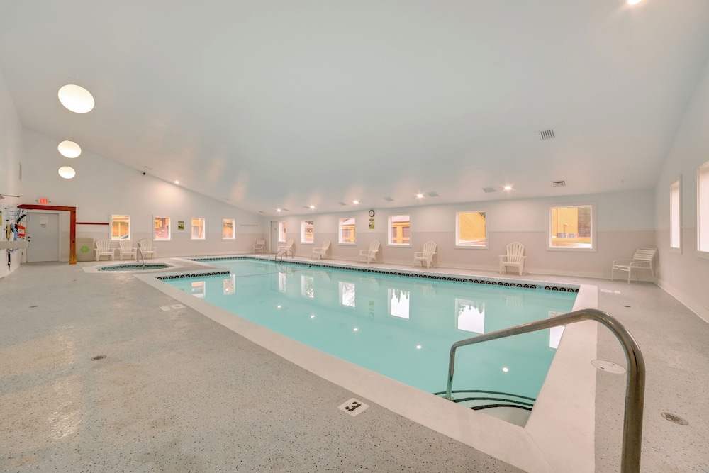 1 Mi to Nubs Nob Ski Resort: Harbor Springs Condo
