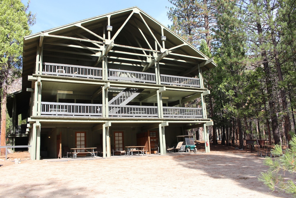 Cedar Grove Lodge
