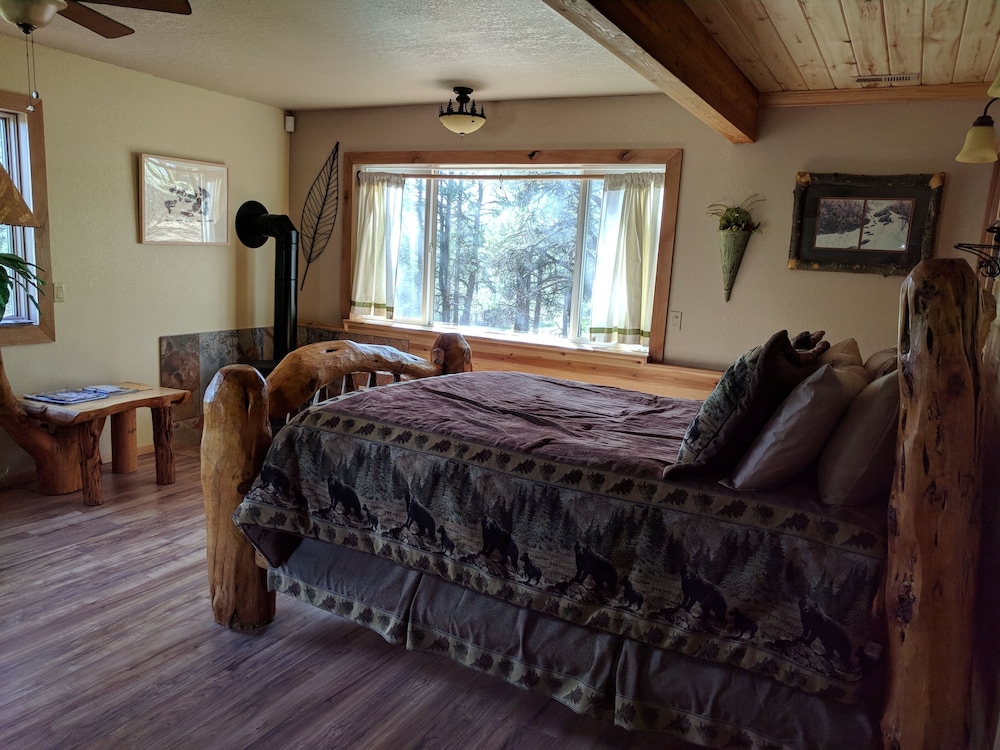 IVACAZ Suites on the Golf Course