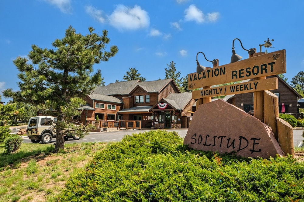 Solitude Bear Room Ada 103 - Estes Park 1 Bedroom Studio by RedAwning - Property Image 2