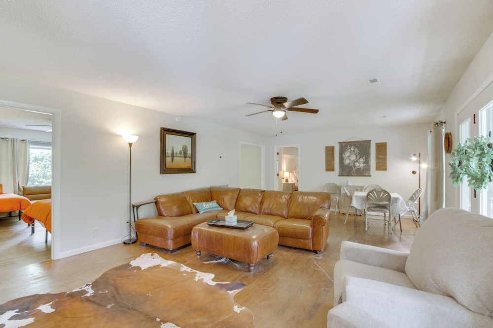 7 Mi to Tennessee River: Home w/ Patio in Florence
