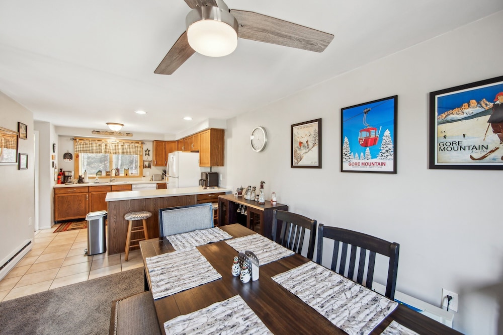 46er 15e - Stylish & Comfortable Mountain Retreat 2 Bedroom Townhouse by The Summit at Gore Mountain