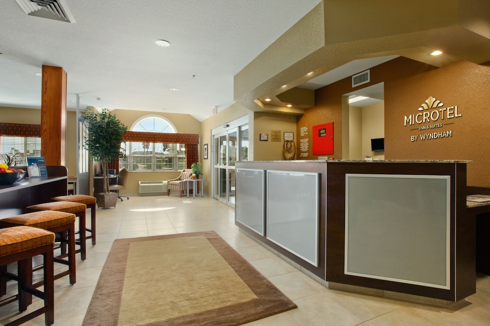 Dickinson Vacations - Microtel Inn  Suites by Wyndham Dickinson - Property Image 2