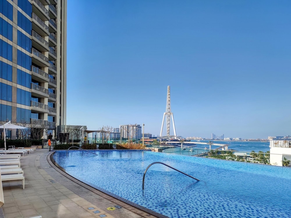 Exclusive Sea View Apartment on the Arabian Gulf