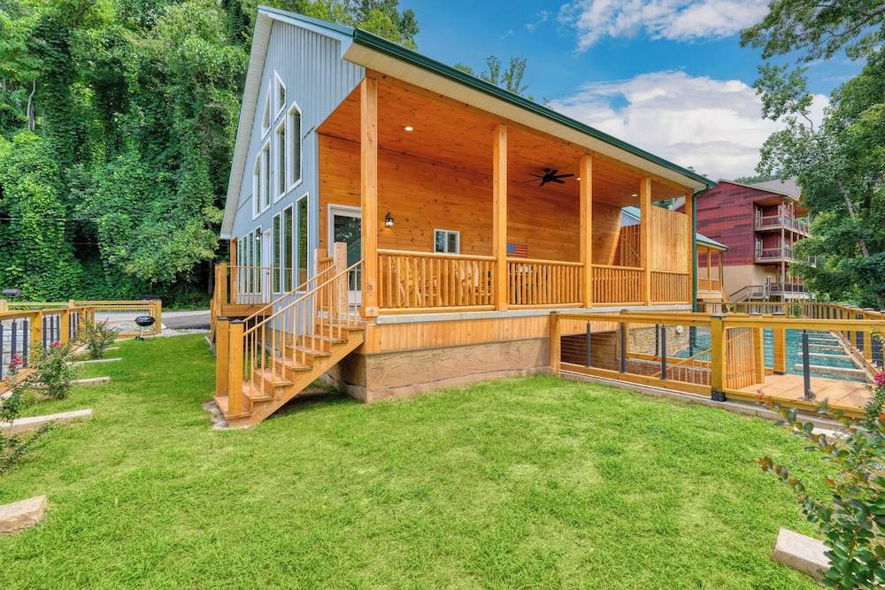 Hot Tub, Game Room & Views Near Downtown Gatlinburg Perfect Too by Avantstay