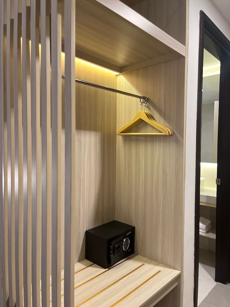 LYNN Hotel Tuban