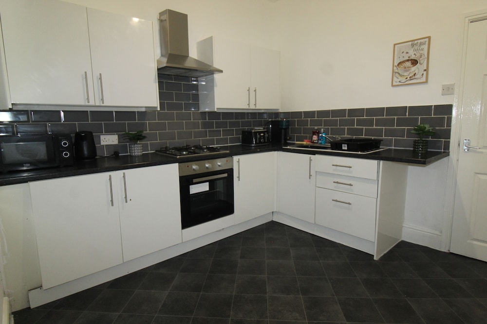 Sefton House by Smart Corporate Stays