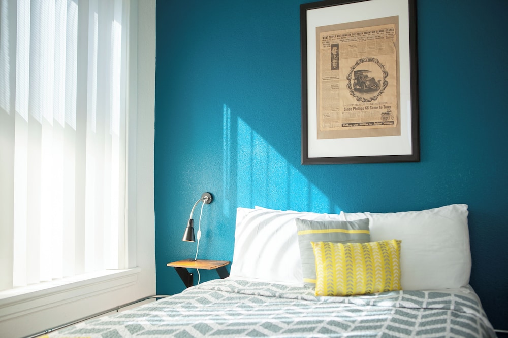 11th Avenue Hostel