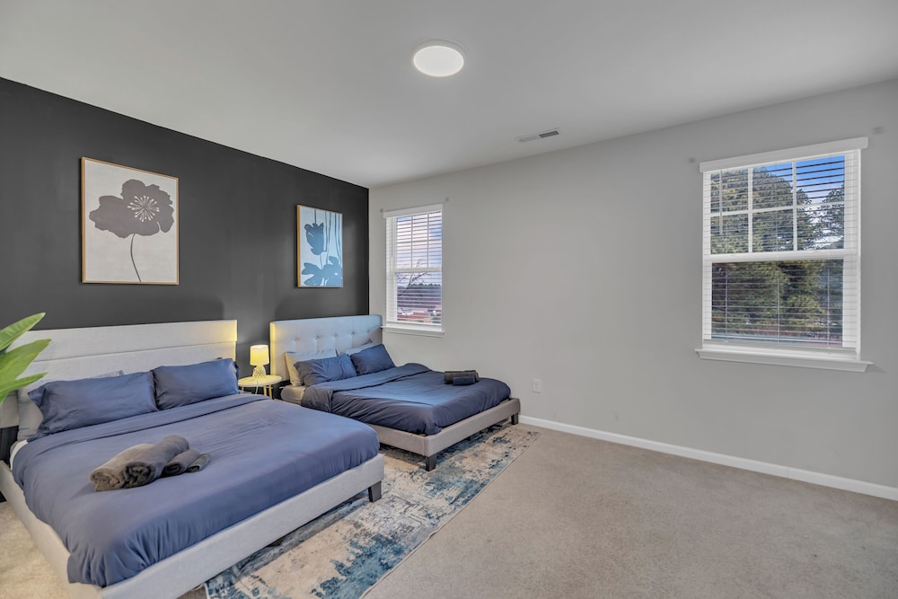 King 4BR Townhouse to Downtown Durham