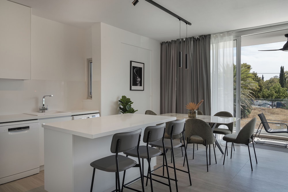 Phaedrus Living: Travertine Residences 102