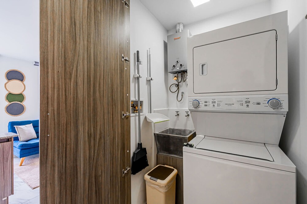w Sophisticated 1BR w High-rise View in Calle 50