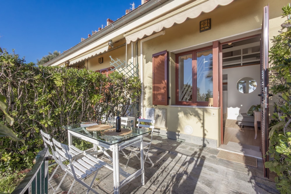 Oasis Apartment in Ospedaletti by Wonderful Italy