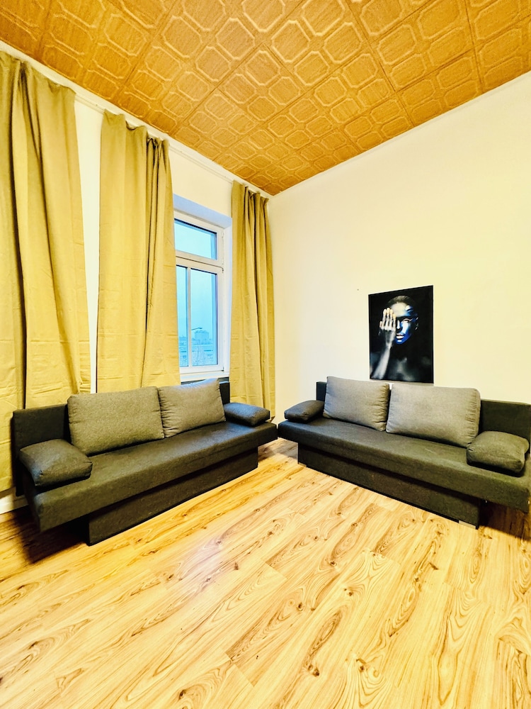 Comfy Studio Apt Near FAC Platz