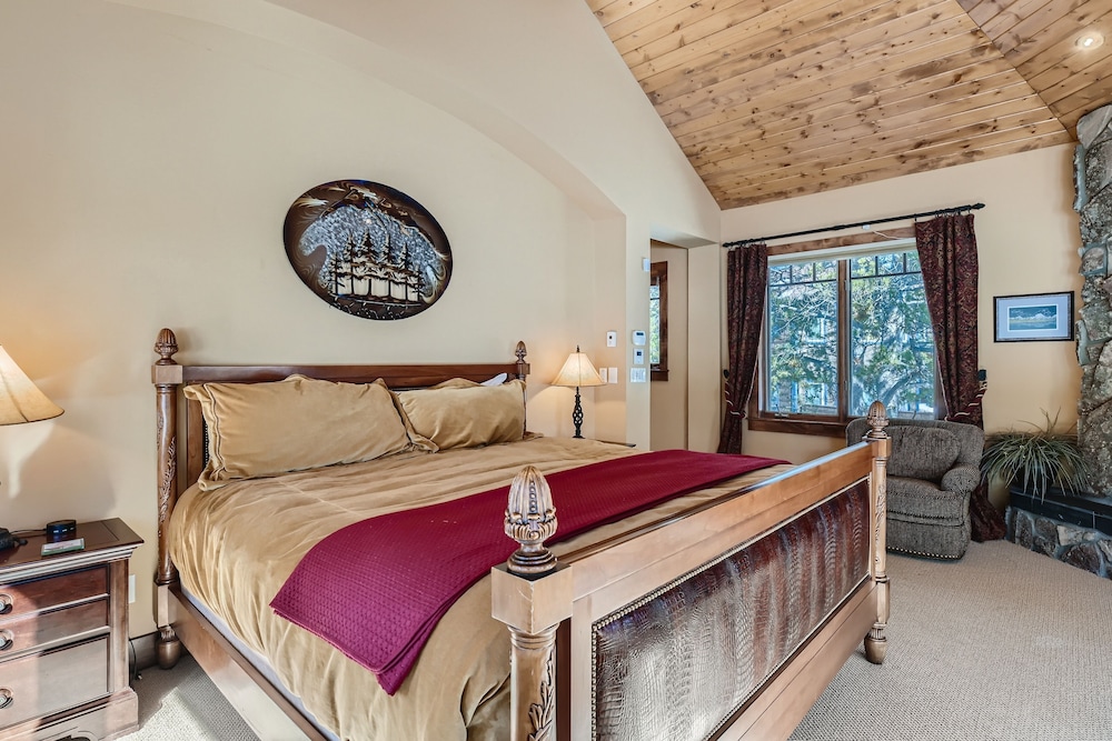 Marksberry Lodge 4 Bedroom Home by RedAwning