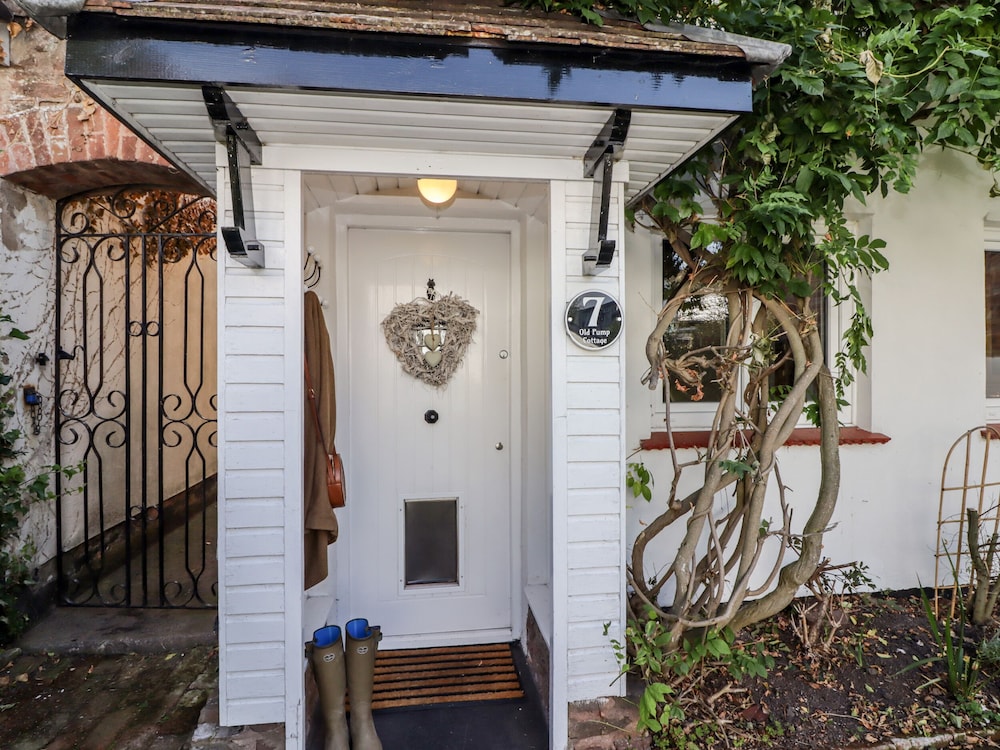 Old Pump Cottage