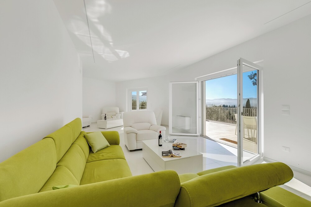Villa Chimera White With Panoramic Pool