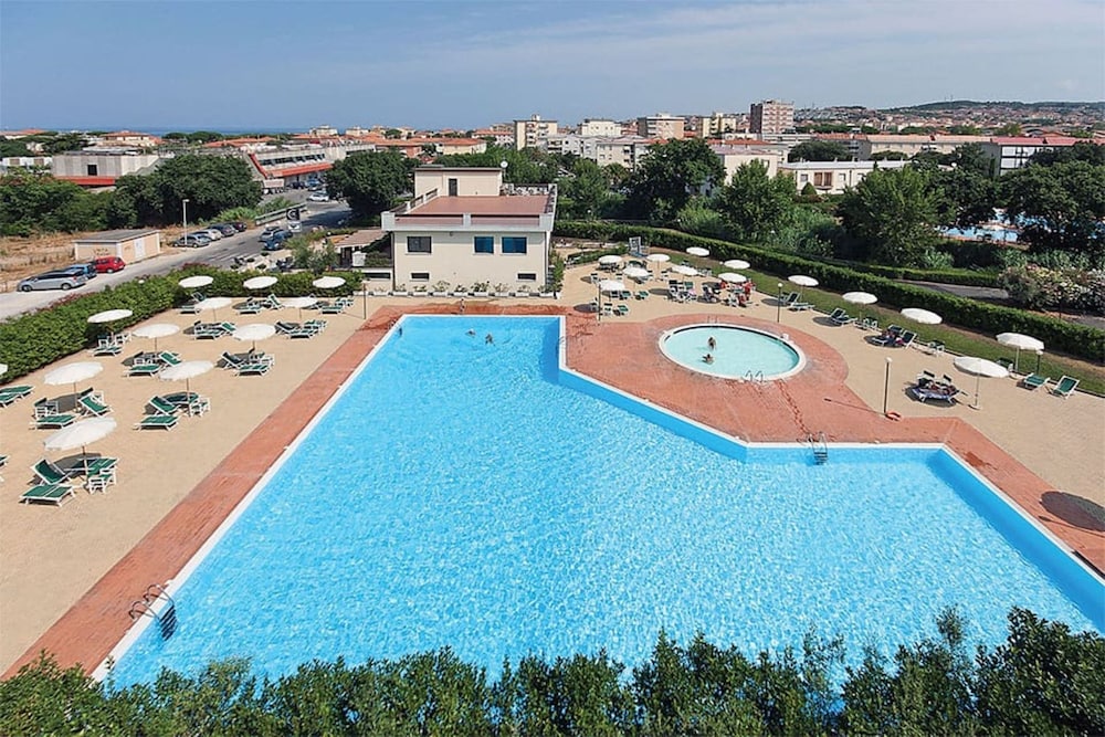 Two-room Apartment Sleeps 5 IN THE Coop Area-rif Agos