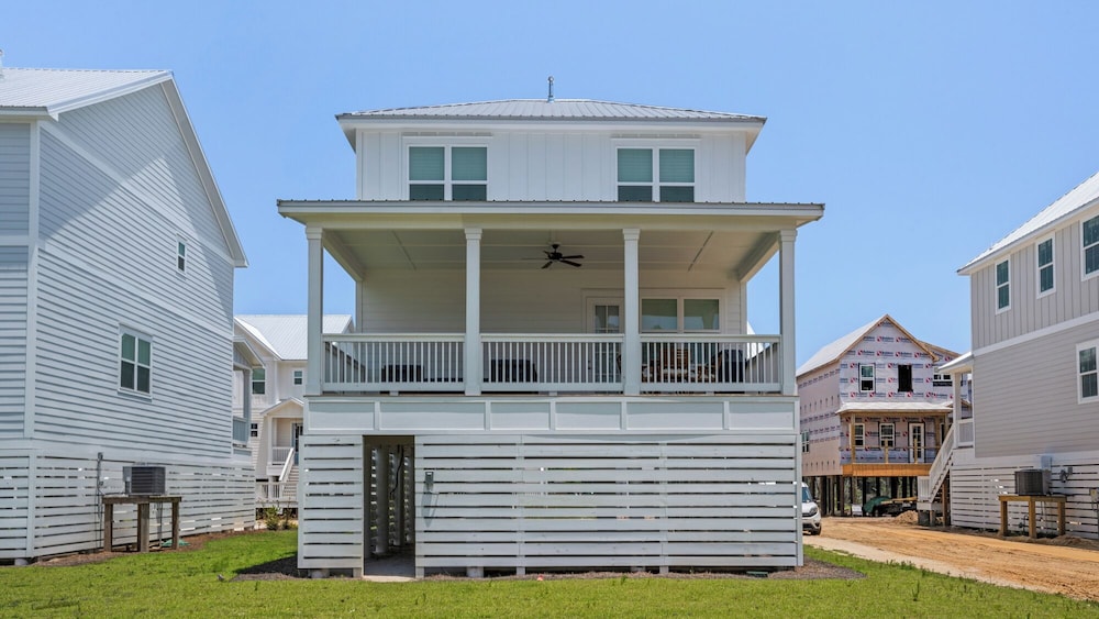1-minute to the Boat Launch, Boat Parking Under Home, An Experience For Less view 5