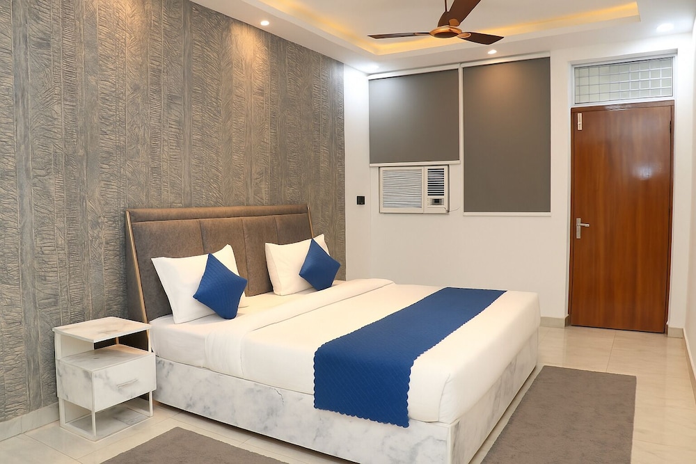 Let'stay- Sector-70 Noida