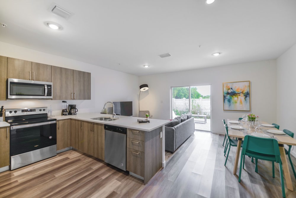 Stylish Townhouses by Design District