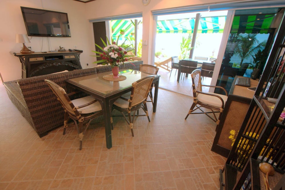 Beachfront Oasis With Private Pool and Jacuzzi on Samui's Bang Por Beach