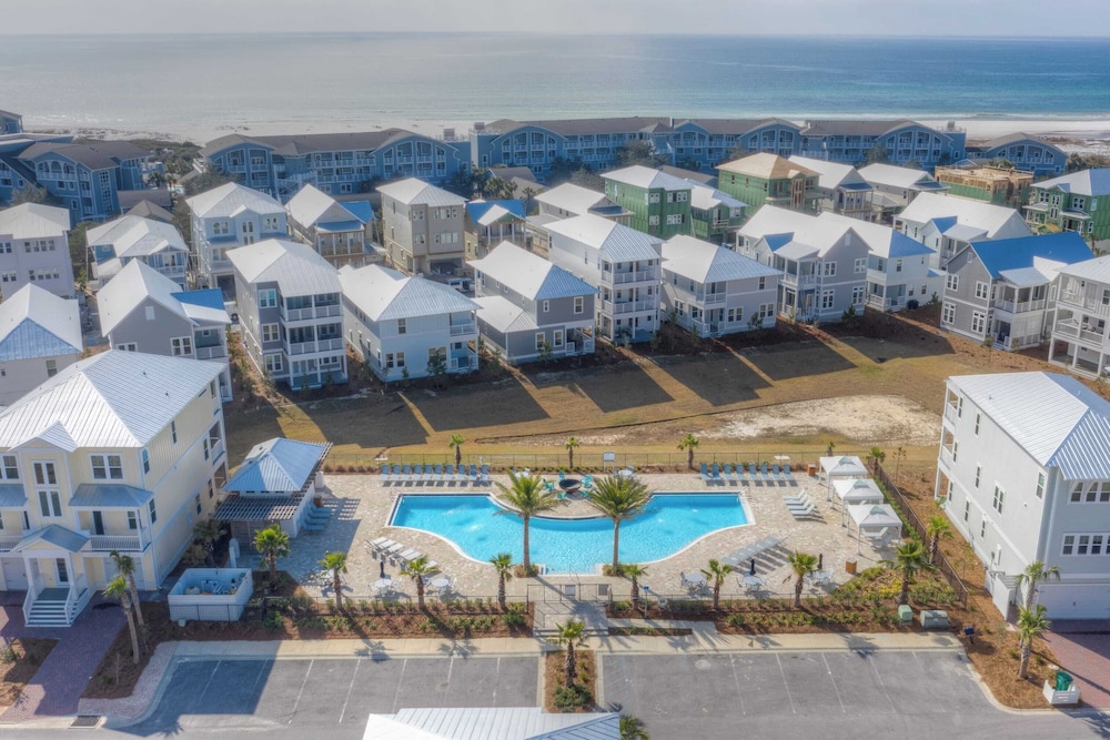 Coconut Cove by Avantstay Deck w/ Hot Tub, Access to 2 Pools