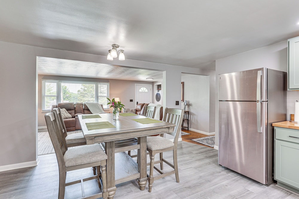 Fish, Hike & Golf: Leisurely Navarre Home w/ Yard!