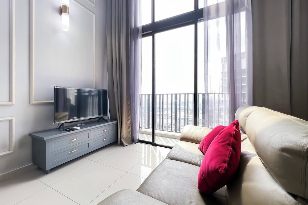 ICity Luxury Condo by Smarthome