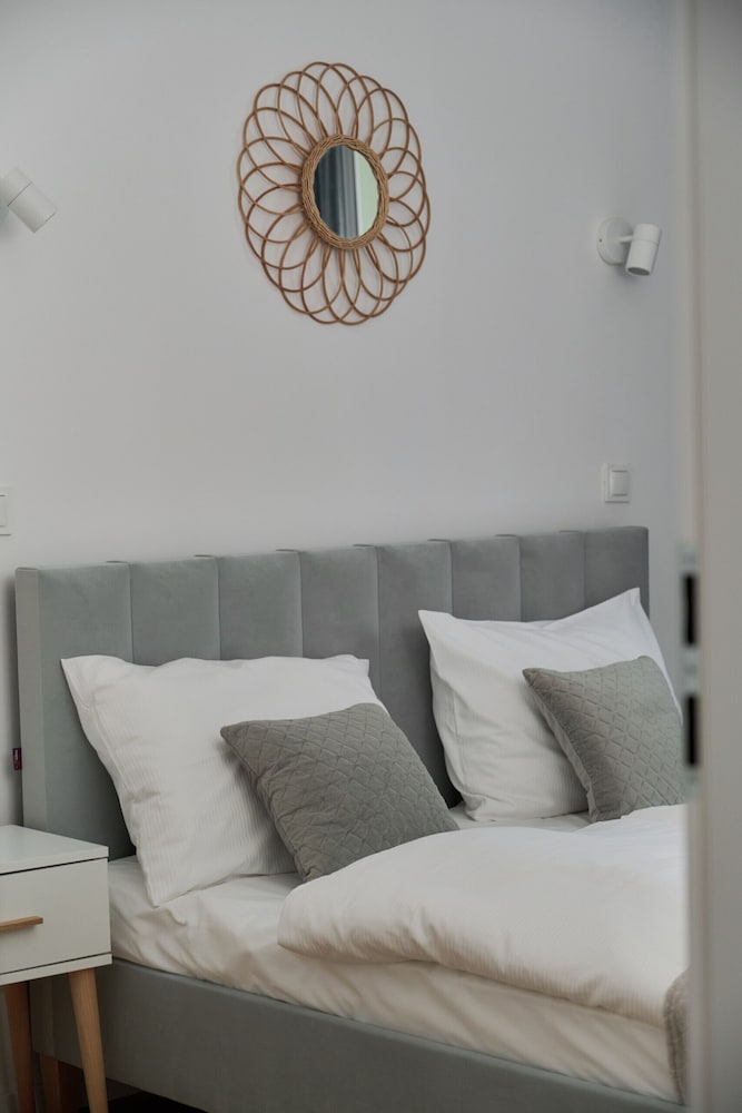 Blue Sky Apartment by Renters view 2