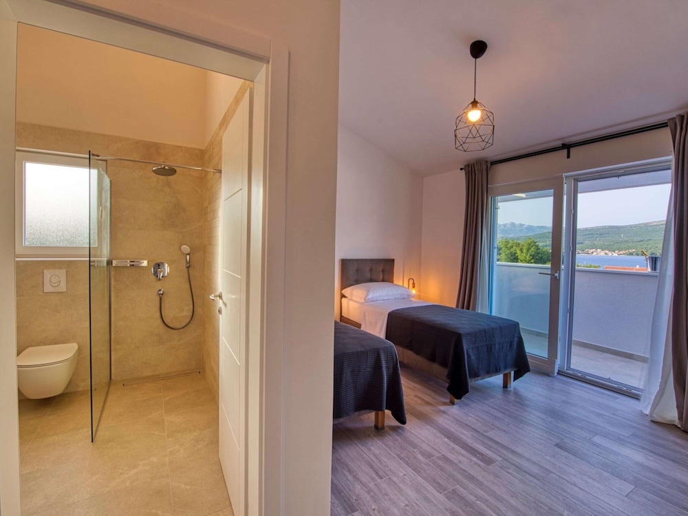 Villa With Private Pool and Garden view 3