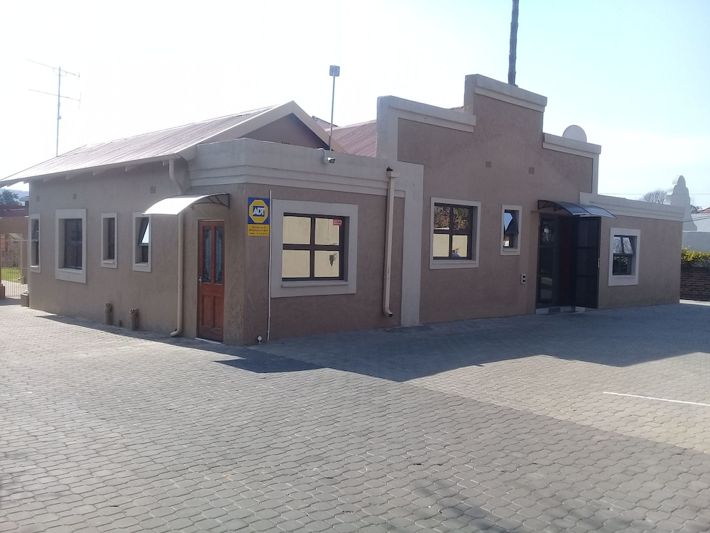 Miraton Eastgate Suites