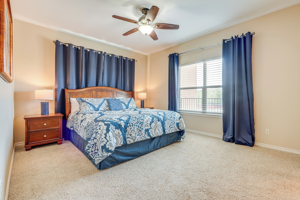 'rio Vista' Condo: Direct Guadalupe River Access!