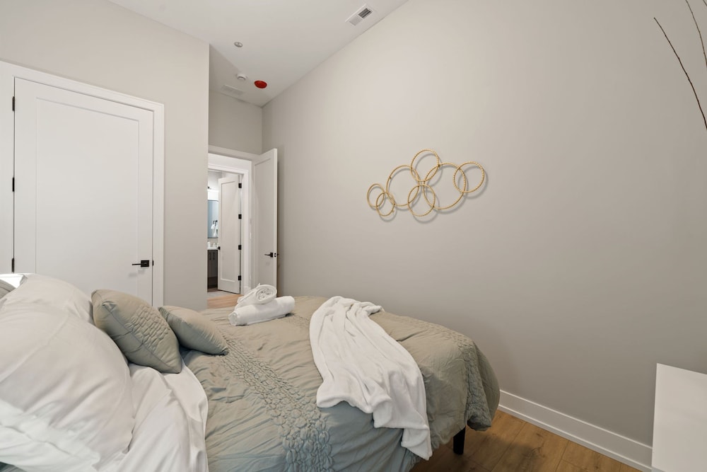 New Building in Med District - Modern 2bed 2bath