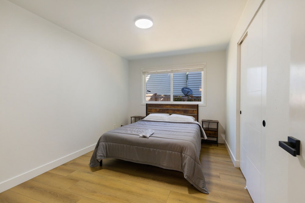 Comfy Stay in Bellevue w Parking Included