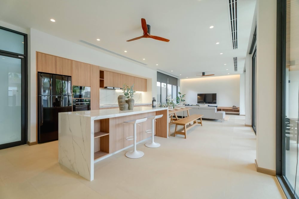 Modern Tropical Pool Villa - Saiyuan