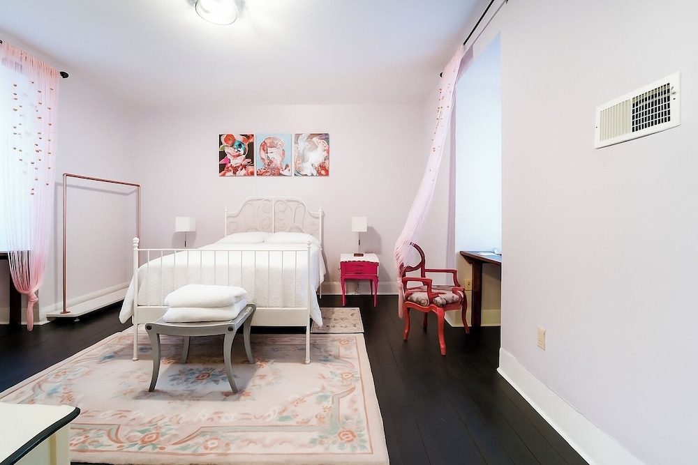 Central 4BR Historic Gem Near Colleges