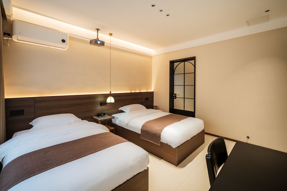 Jingdezhen Streamside B&B (Taoxichuan Cultural & Creative Zone Branch)
