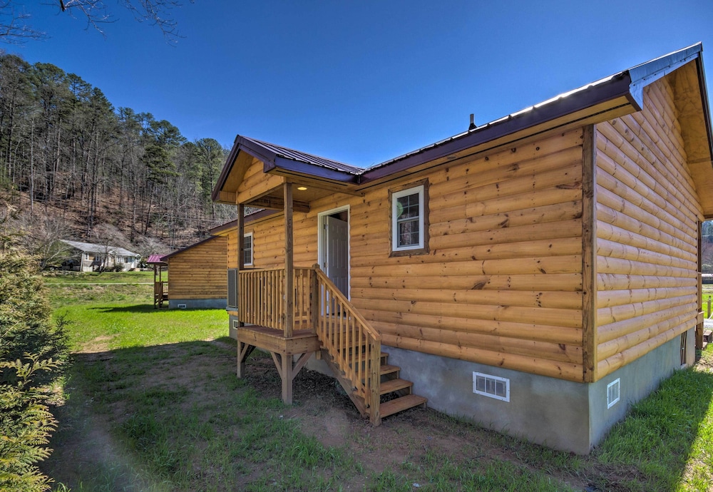 Cozy Bryson City Cabin 5 Miles to Downtown! view 4
