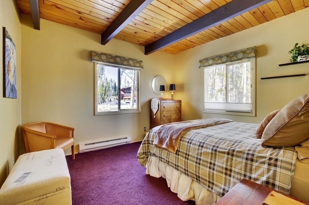 Cozy Mtn Home ~ 2 Mi to Breck Resort & Main St! view 5