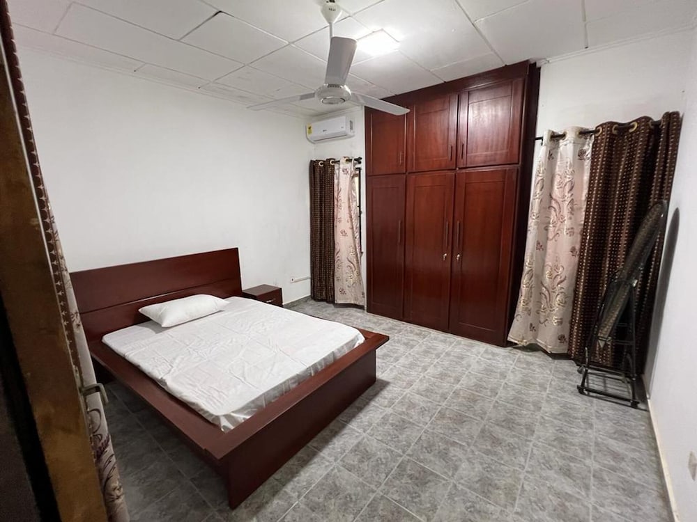 Inviting 3-bed House in Accra view 3