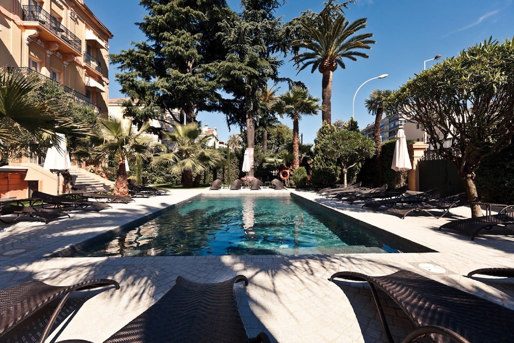 Terrace Apartment in Cannes