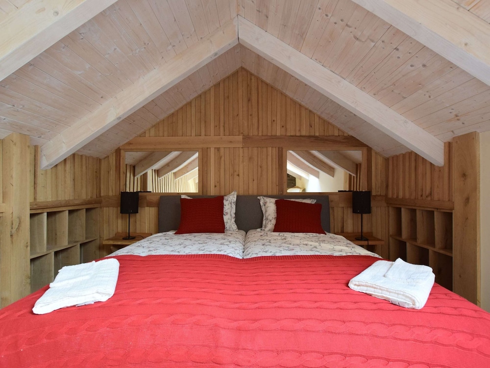 Grandeur Villa with Sauna & Hot Tub in Durbuy view 3