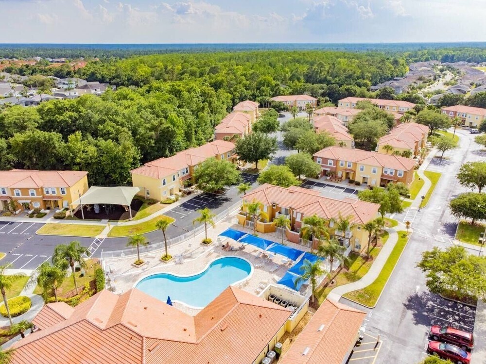 4BR Lake Berkley Home w/ Private Pool