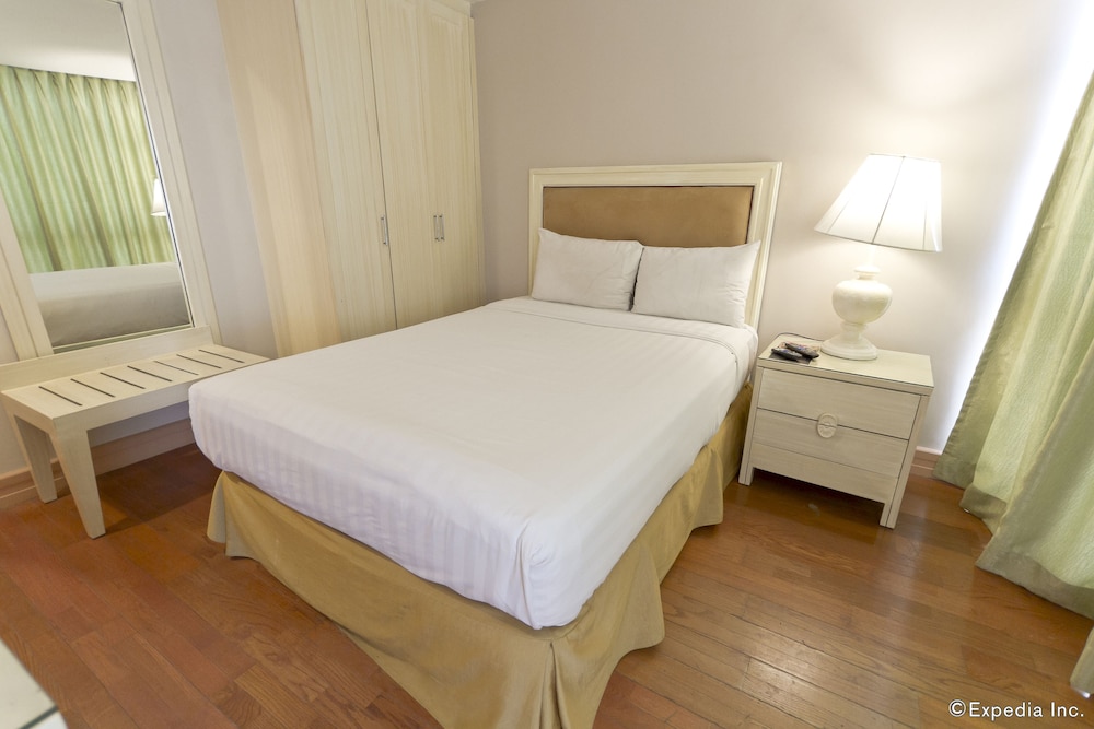 Cebu Vacations - Crown Regency Hotel and Towers - Property Image 5