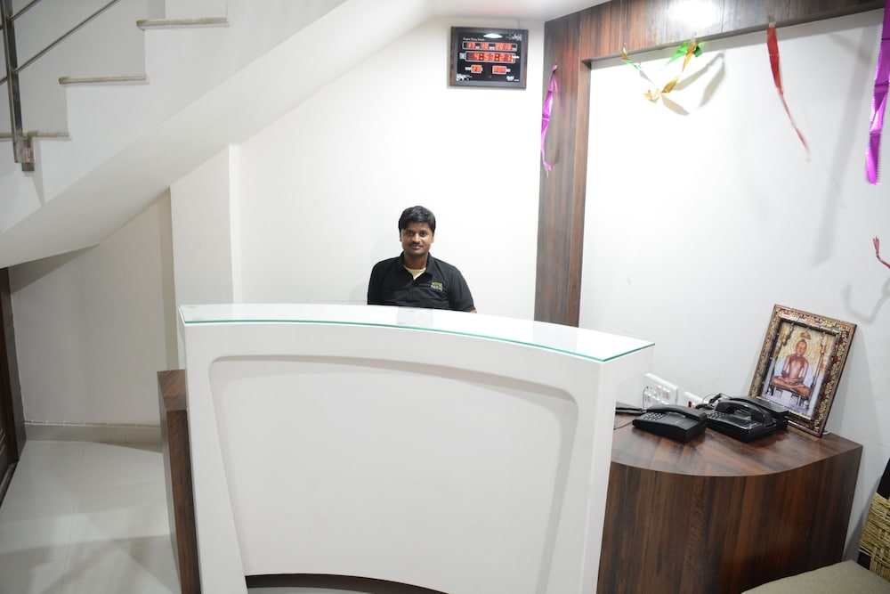 Lobby & Reception